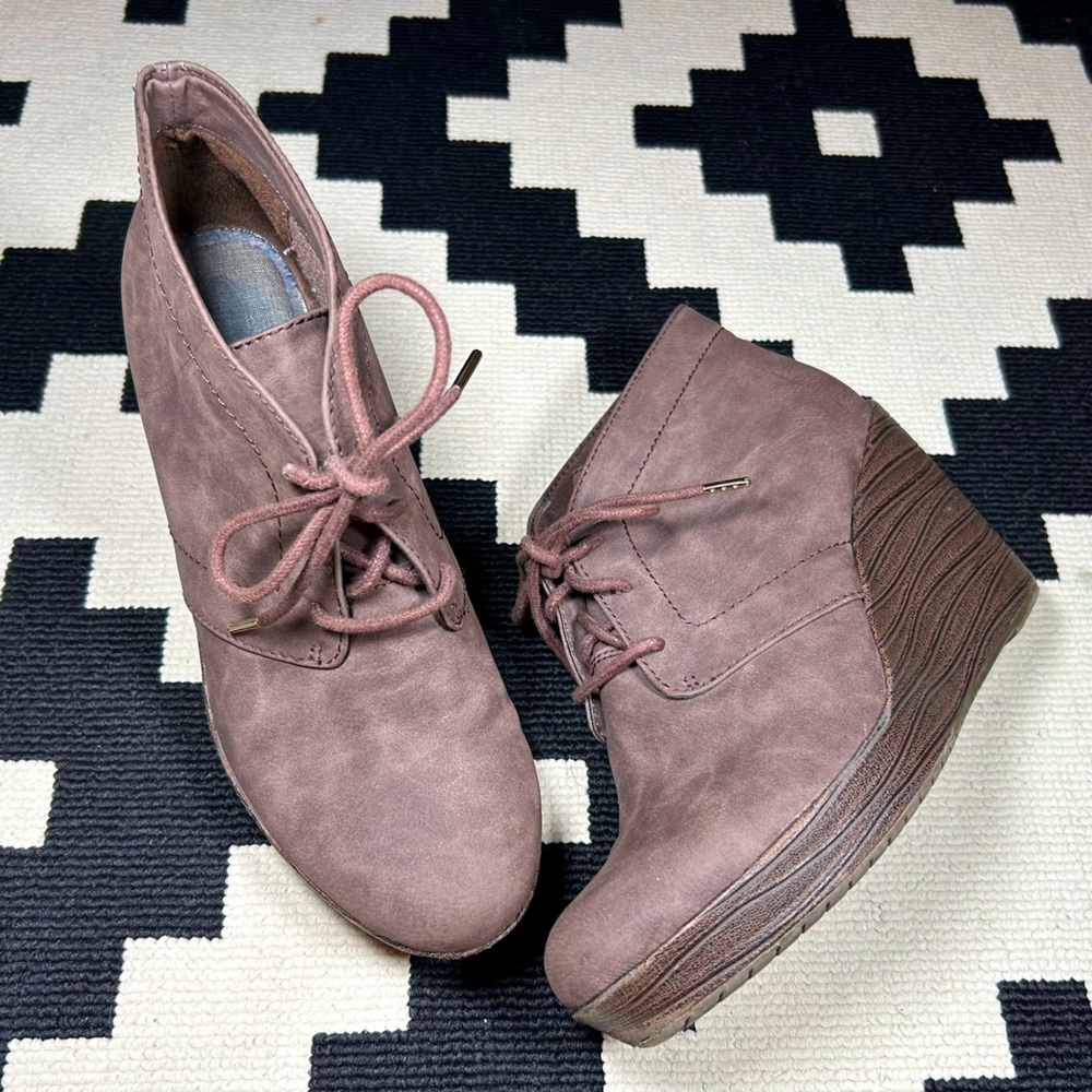 Comfiest, DR. SCHOLL’S, lace up wedges!!